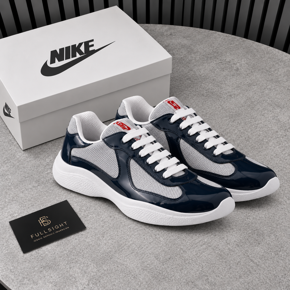 Baskets Nike gris marine et blanches