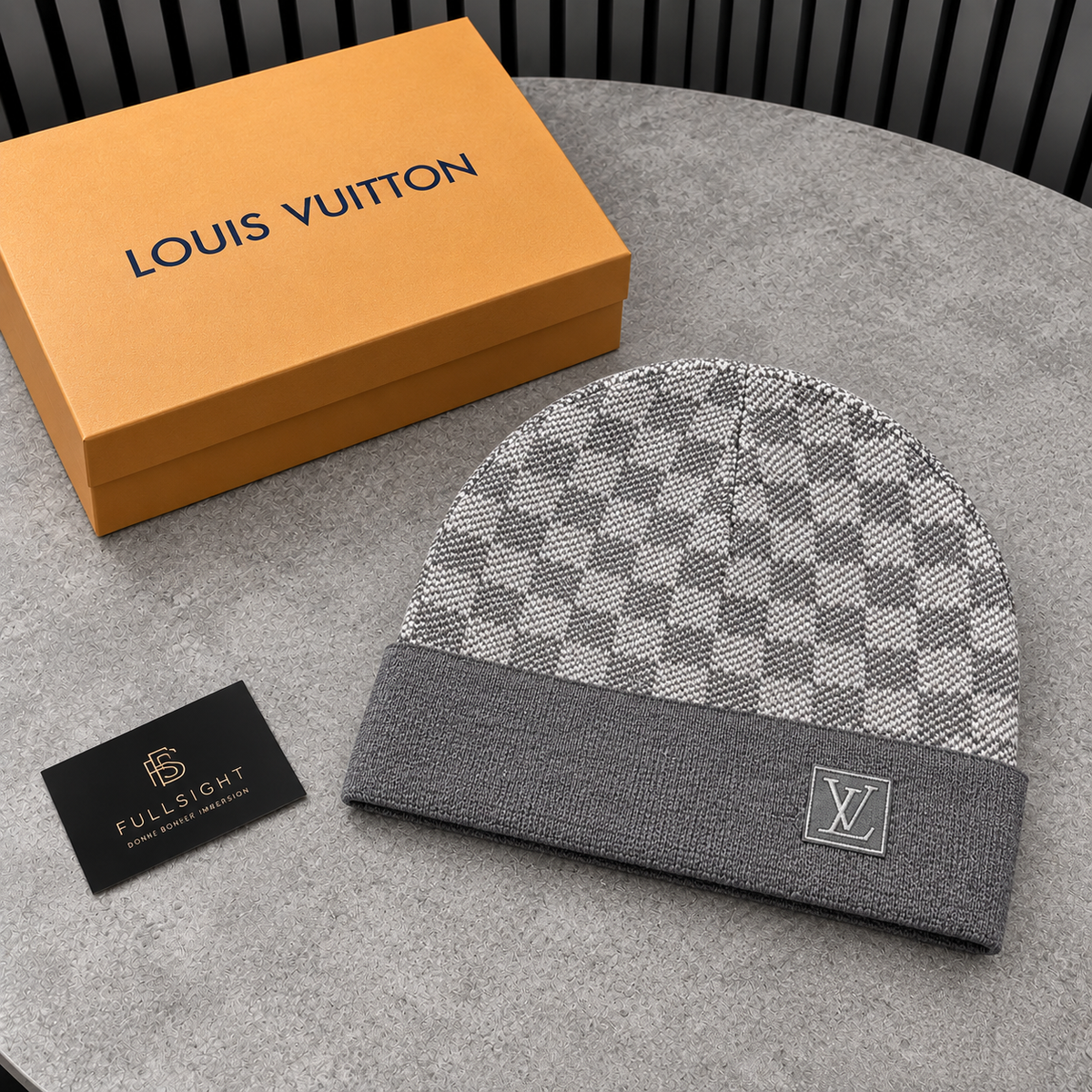 Bonnet Louis Vuitton gris à carreaux